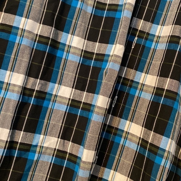 Van Heusen mens classic fit button down; size xl 17-17.5 - Picture 2 of 5